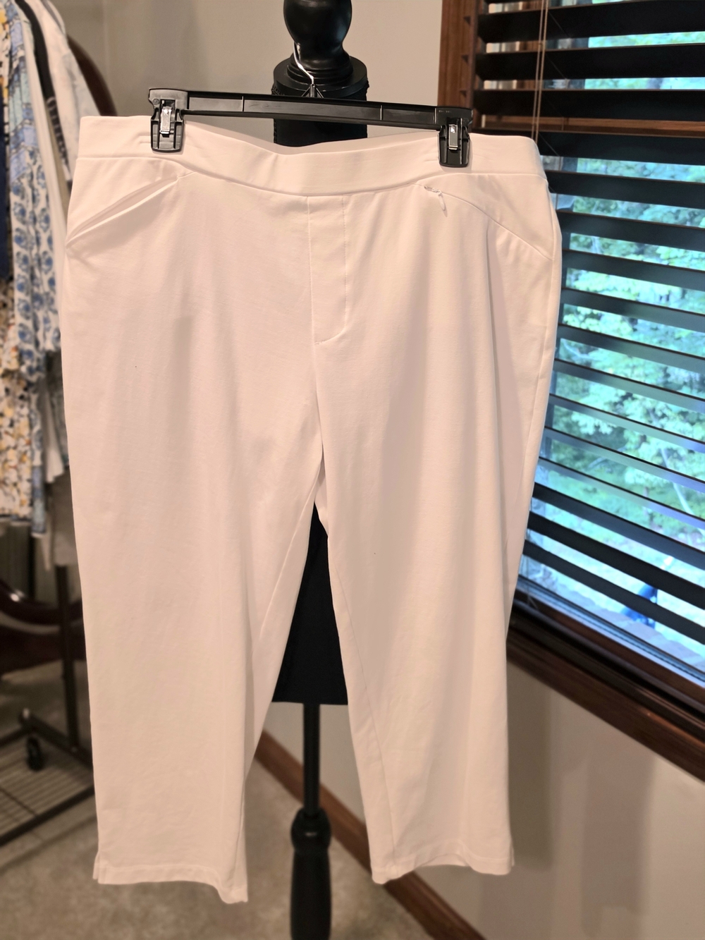 Susan Graver Weekend White PONTE CROP pant